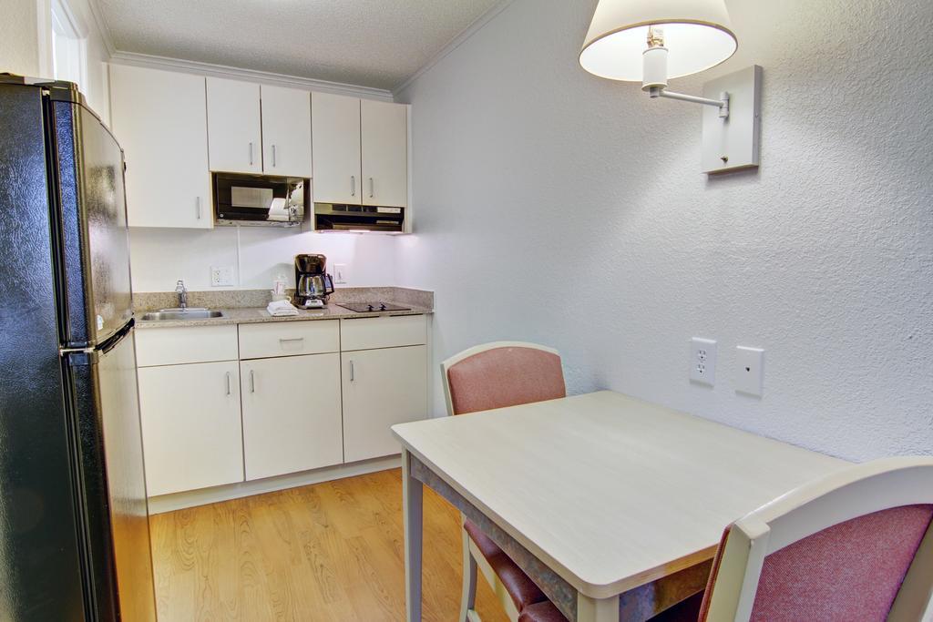 Suburban Studios Mentor - Cleveland Northeast Quarto foto